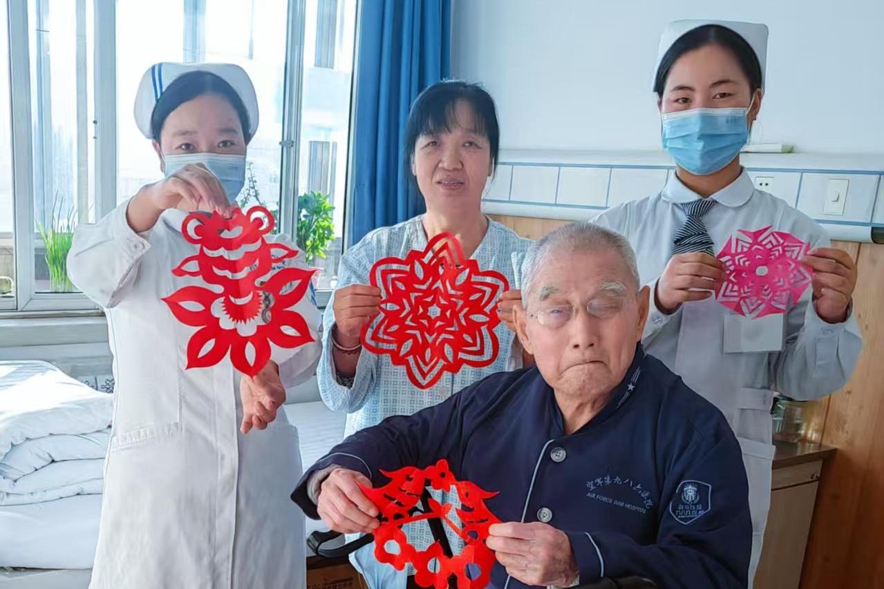 冬至日病房溫情暖“夕陽”