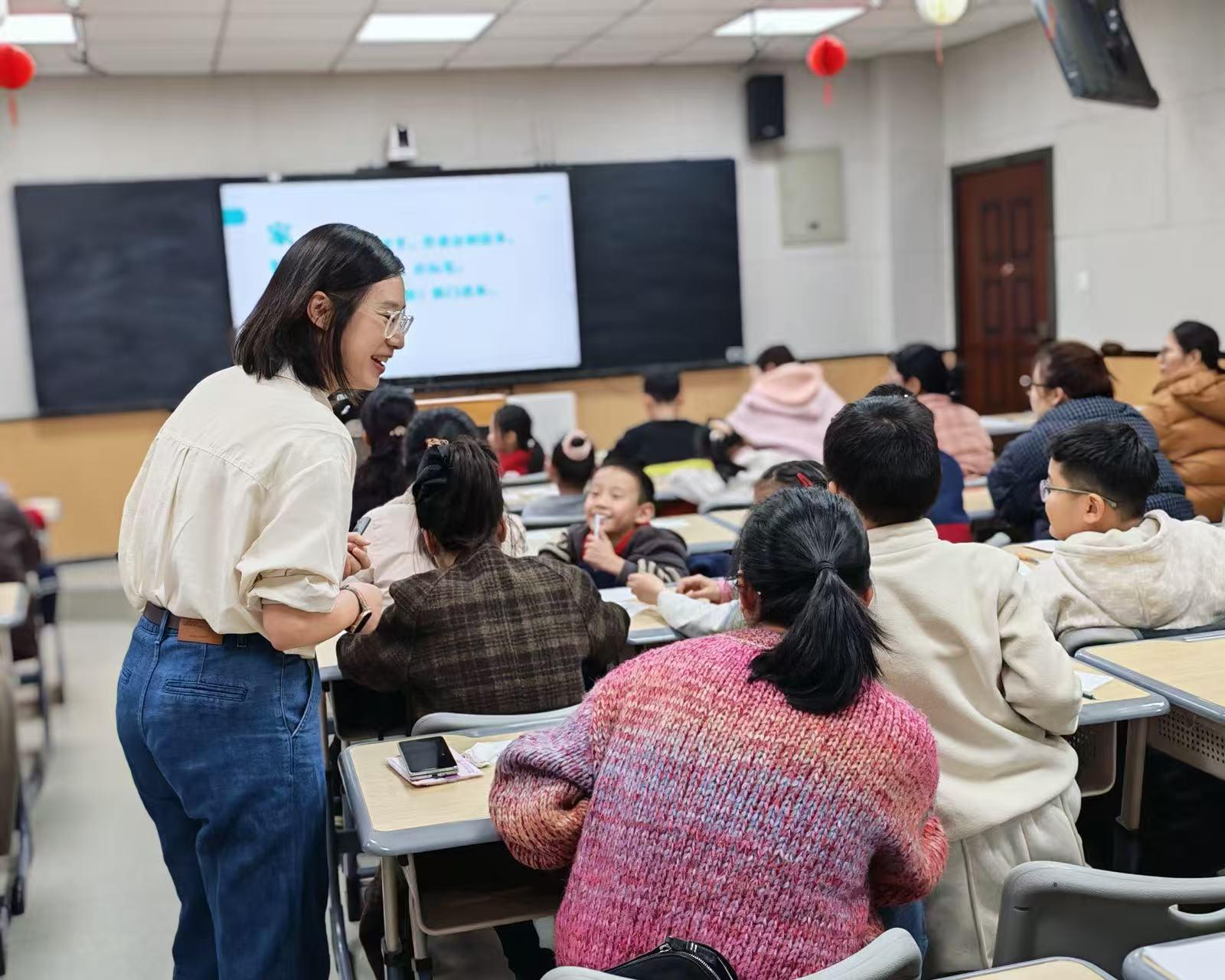 解锁亲子沟通密码，让“好好说话”成为家庭温暖纽带——西安仁厚庄小学开展第五期“仁厚暖阳家校大讲堂”活动