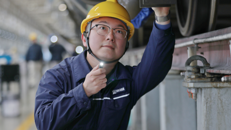 強楠：在鐵路線上顯擔當