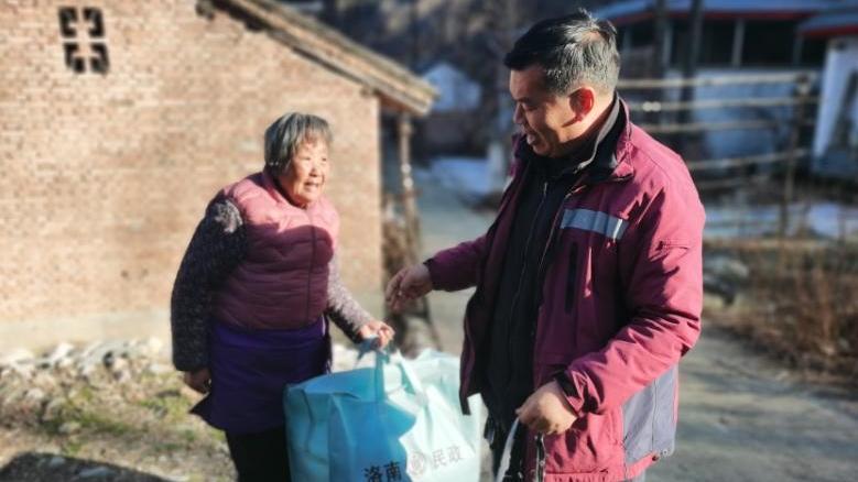 洛南县洛源镇：寒冬送温暖 走访传真情
