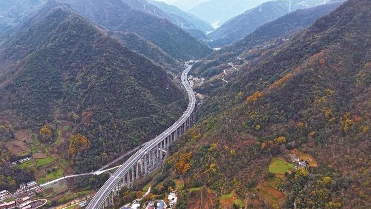 银百高速陕渝段全线通车