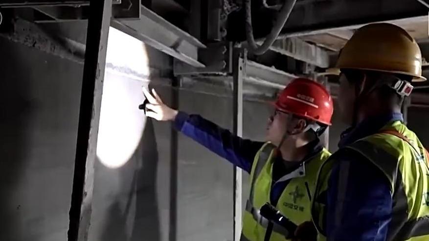 视频丨一隧通南北 天堑变通途 乌尉高速壮举的背后是无数人的坚守