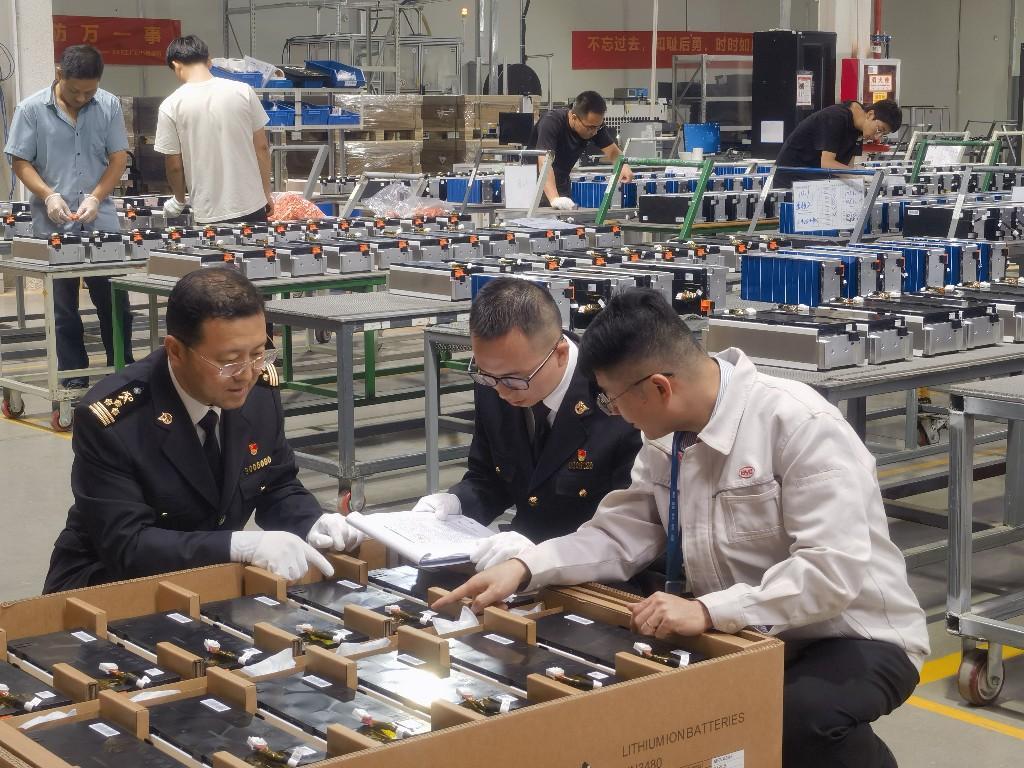 西安市“新三样”产品出口势头强劲前11个月出口电动汽车22.7万辆成为出口主力