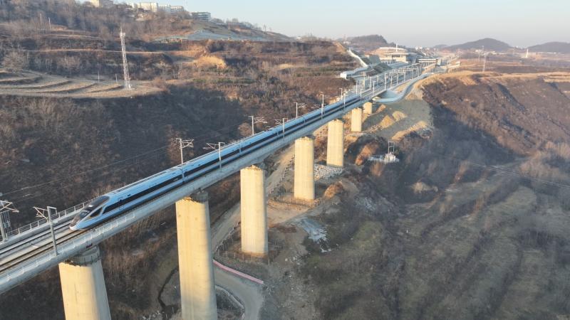 西延高鐵今日開通，山頂縣城宜君首迎動車組