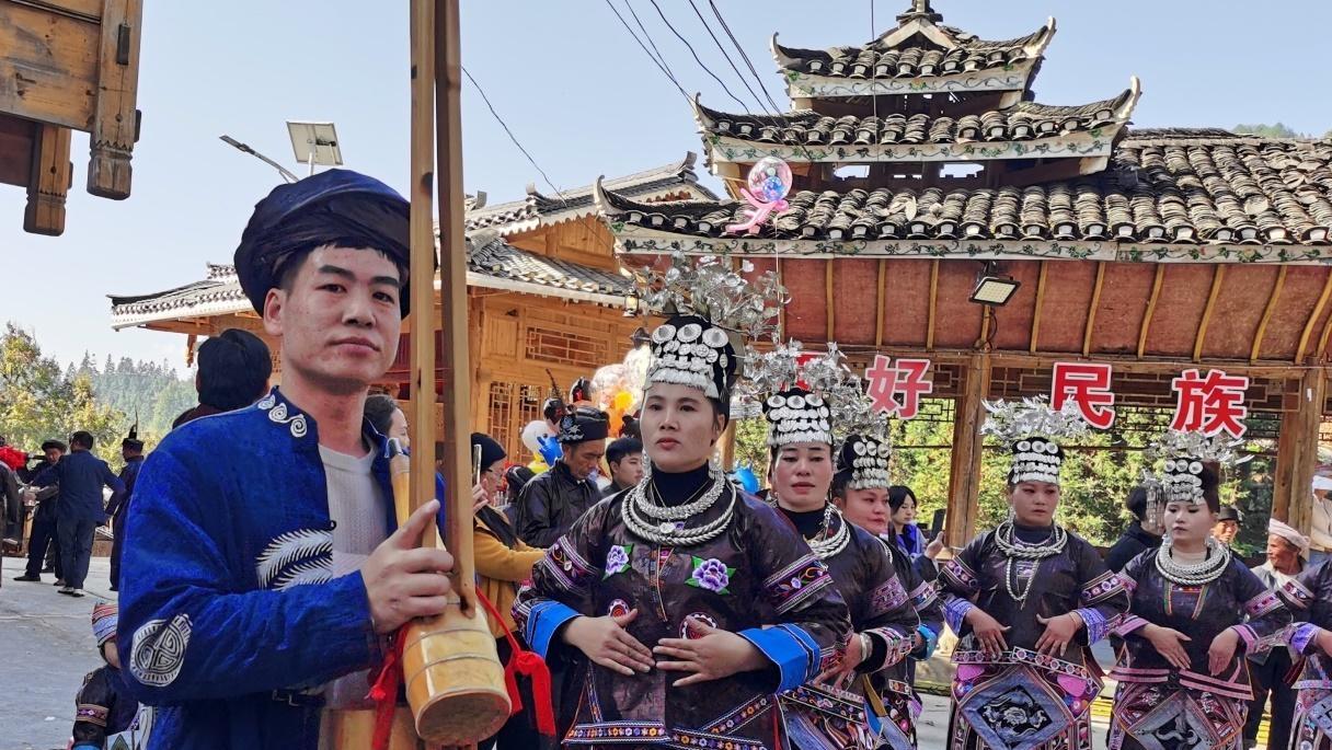 “县”在的幸福丨“百鸟”飞出月亮山