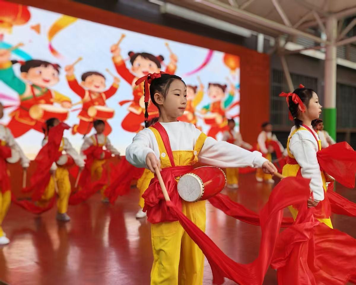碑林区仁厚庄小学腰鼓队让传统文化“动”起来