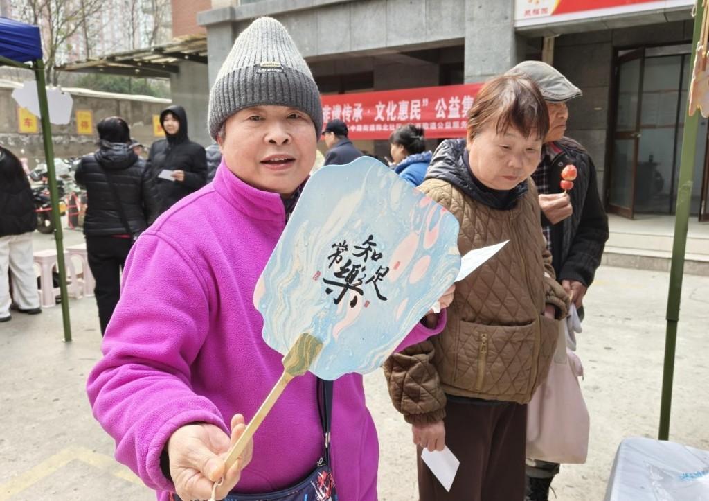 剪纸画福字 巧手迎新春——社区非遗集市热闹开集