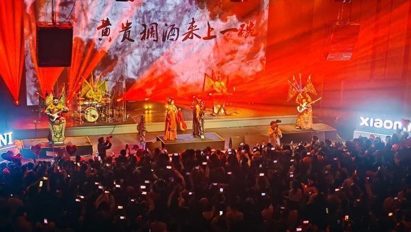 西安文艺两新跨年夜2025“摇滚陕西话”程渤智演唱会举行