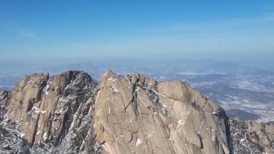 視頻丨冬泳、登山、逛古城 樂享假日時光