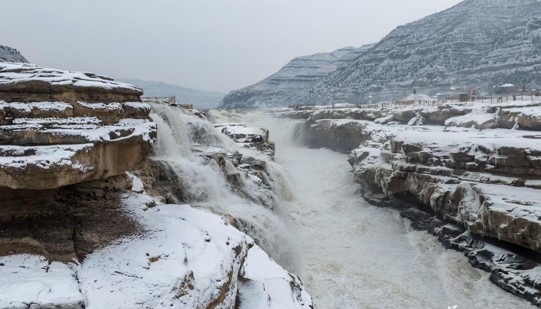 陕西黄河壶口瀑布迎来2026年第一场雪景
