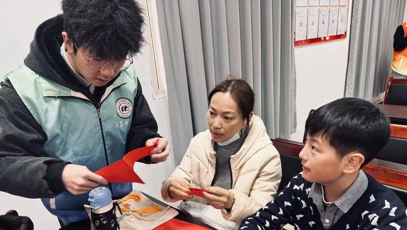 非遺剪紙進社區