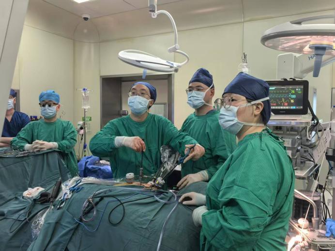 母親捐腎救女！西安交大一附院完成國際首例特殊腎移植手術