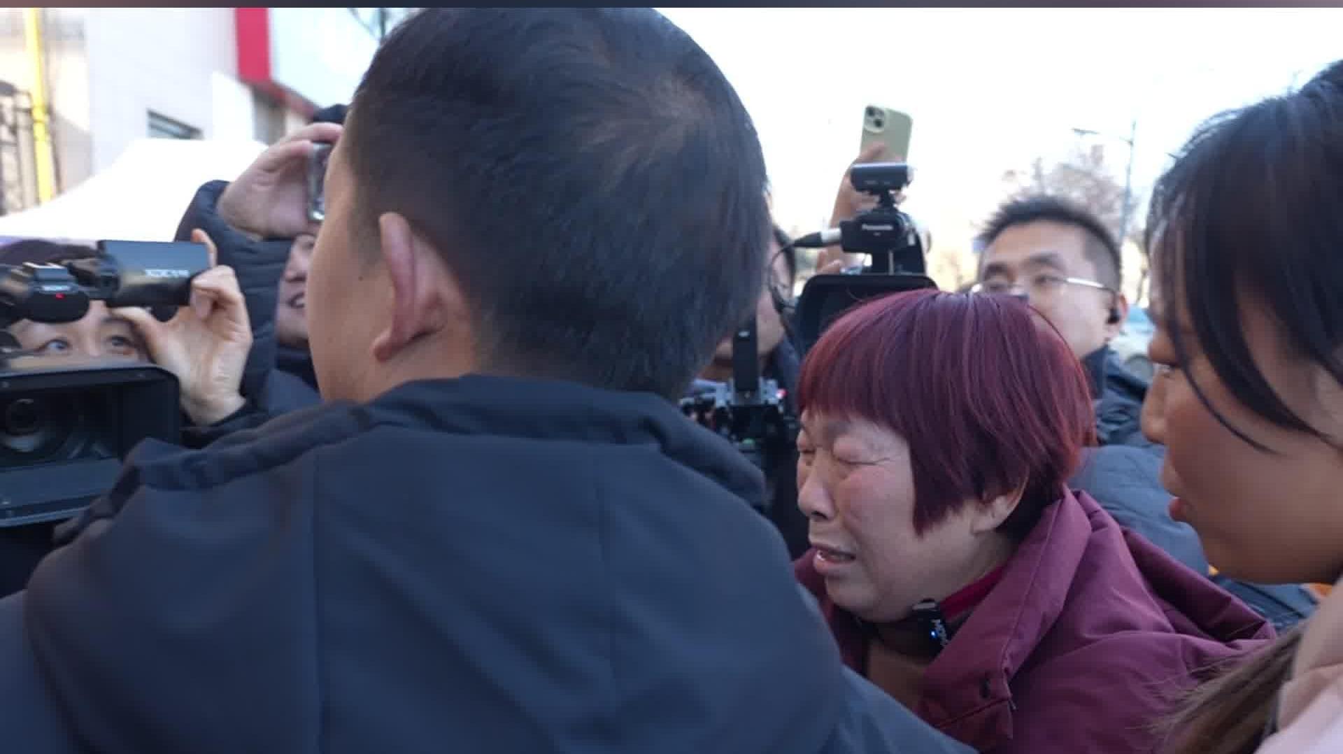 一份跨越两省的信任与牵挂丨“只要娃喜欢，啥都有！”当年那个托付80元的少年，如今找到了“妈妈”