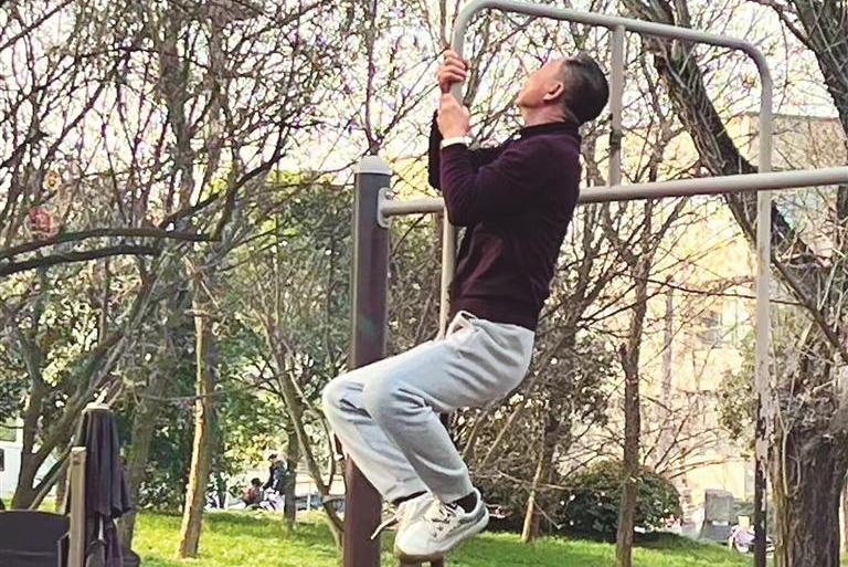 老年人冬季健身莫逞強