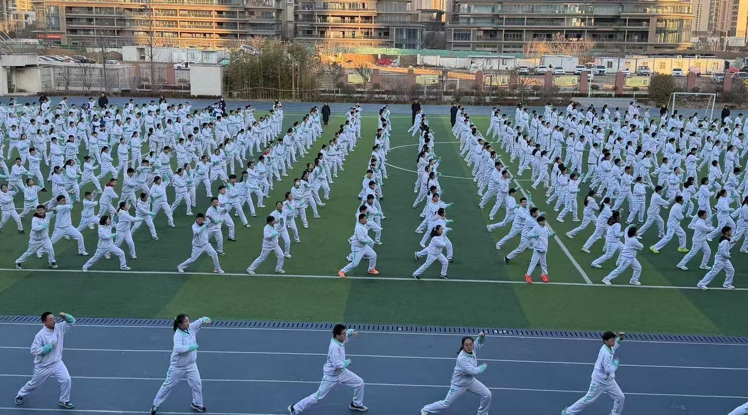 每天两小时，校园“动”起来