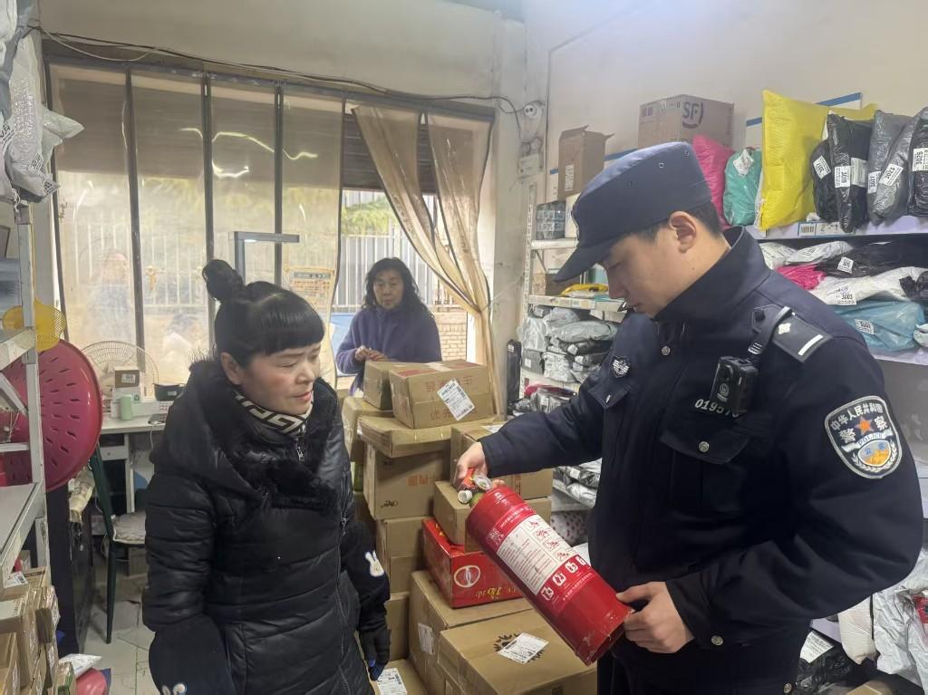 入企檢查筑“防火墻” 上門指導織“安全網”