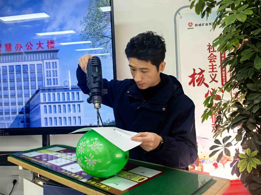 電鉆穿紙不傷球 匠心絕活確實牛