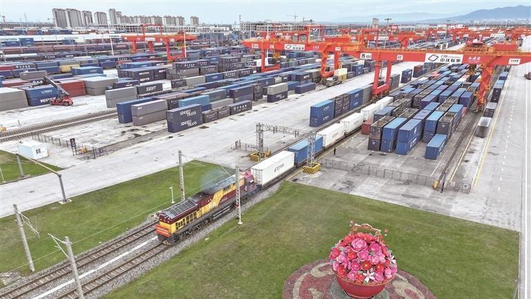 中歐班列（西安）去年開行量突破6000列