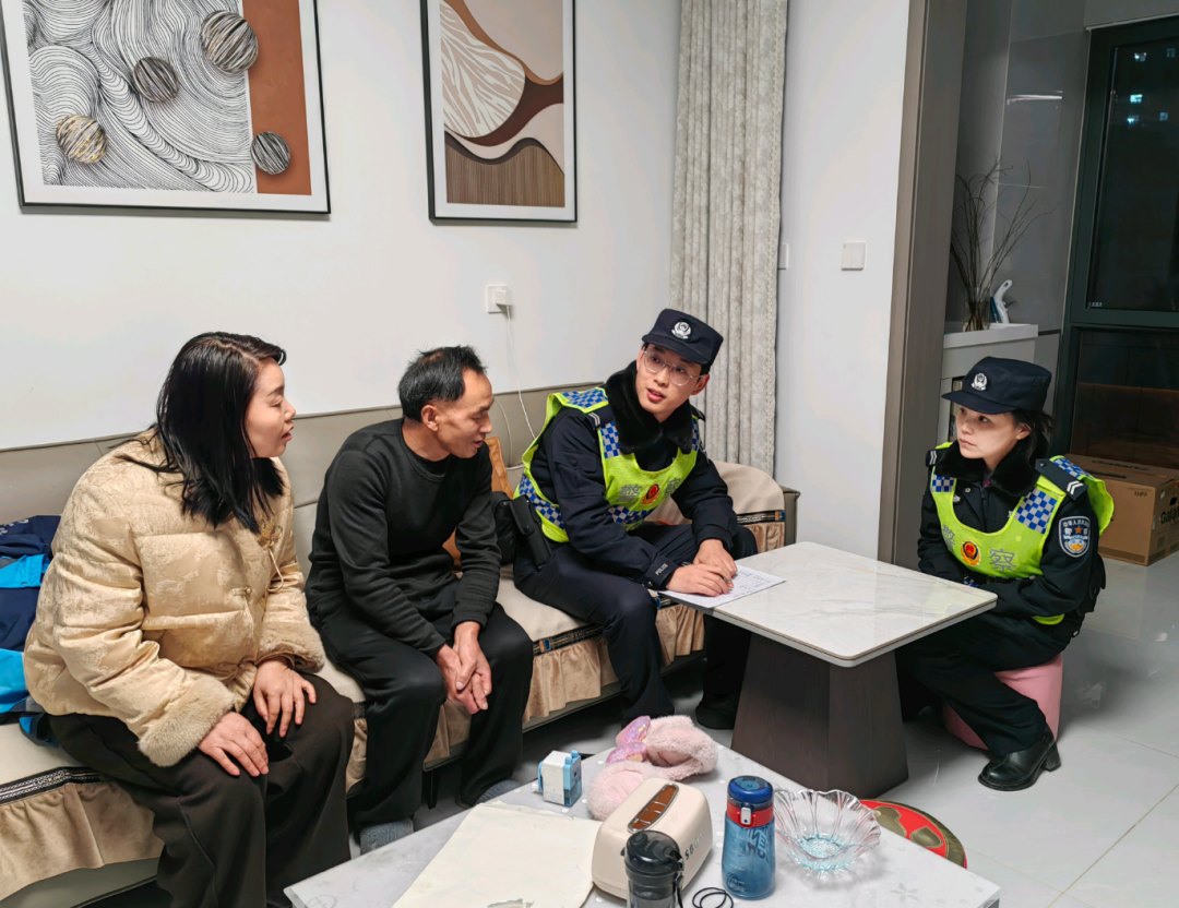 暖冬“敲門”送平安 周至公安入戶走訪護民生