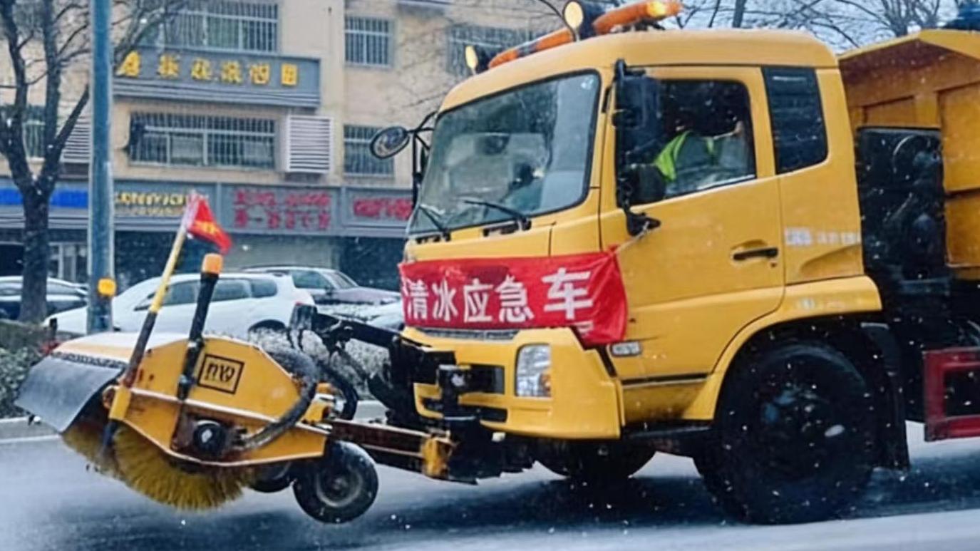 臨潼區全力應對降雪 保道路安全