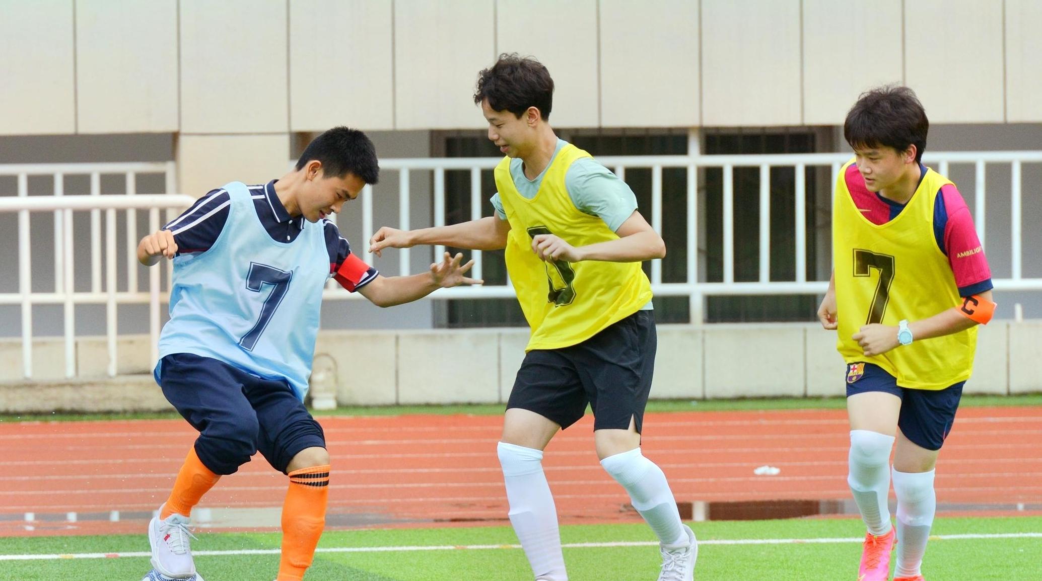 足球乒乓羽毛球齊賽 西安鐵一中學子以運動書寫青春篇章