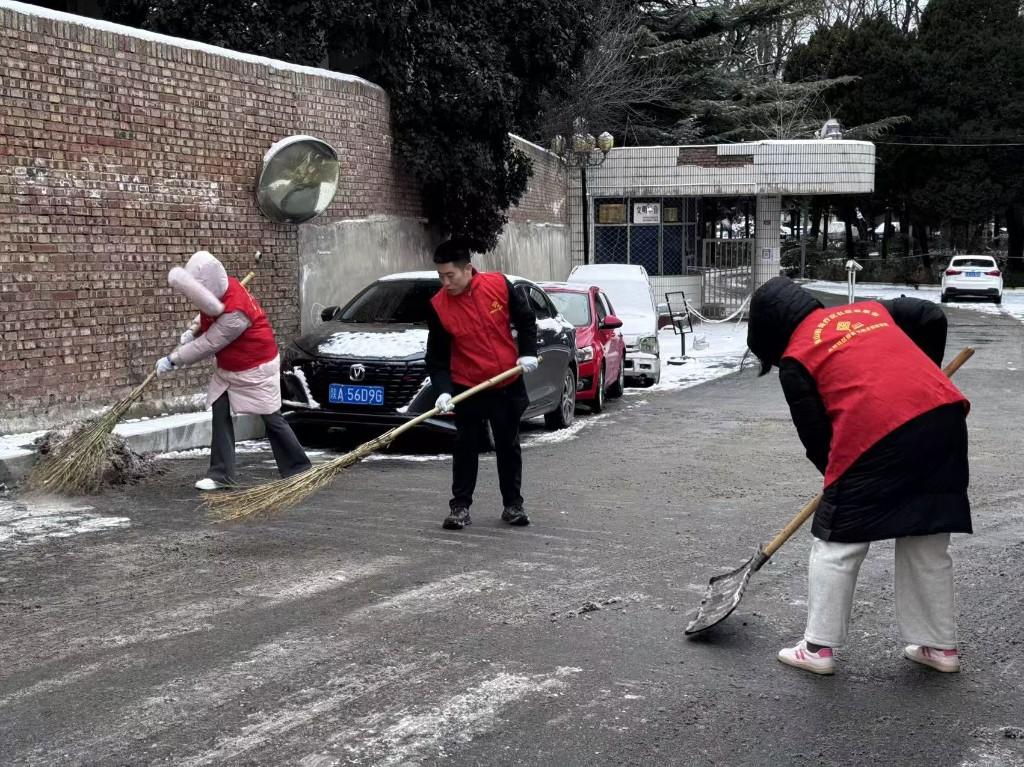 掃雪除冰暖人心 聯手共建護平安