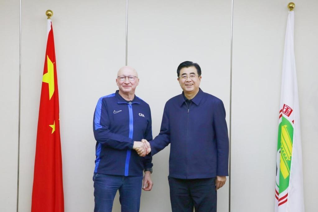 中國足協(xié)再度聘任范普維爾德?lián)渭夹g總監(jiān)