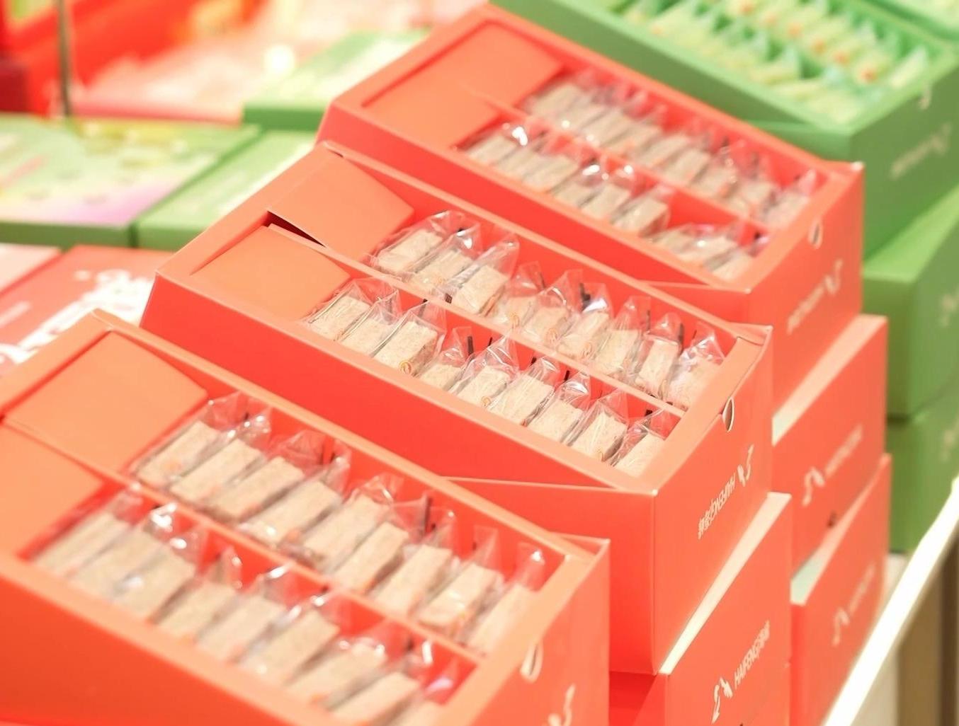 視頻丨年貨市場“馬”上熱 琉璃馬、朱砂文創熱銷