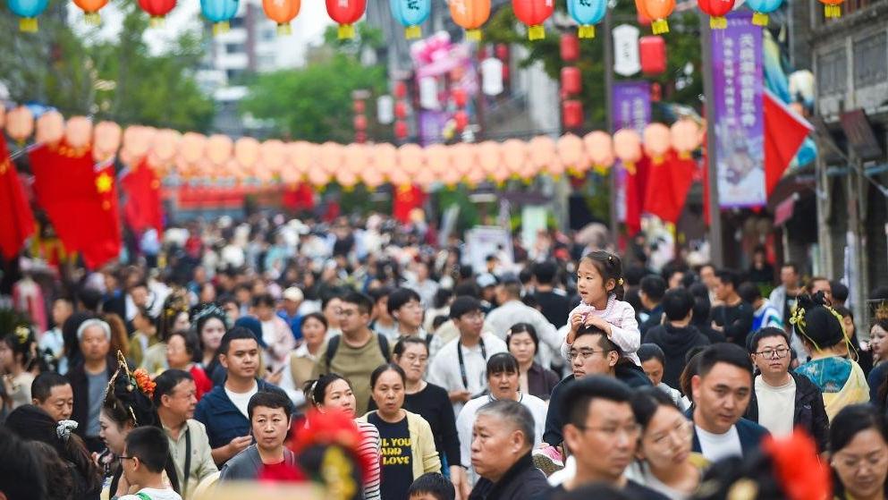 权威解读·2025中国经济关键词｜潜力释放，超大规模市场优势更加彰显