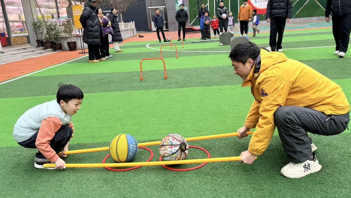 碑林區東廳門小學：親子燃情球場 家校共筑熱愛