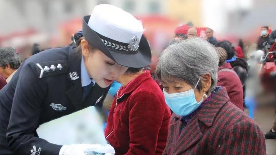 銅川交警三大隊開展“亮屏行動”營造濃厚“春運”宣傳氛圍