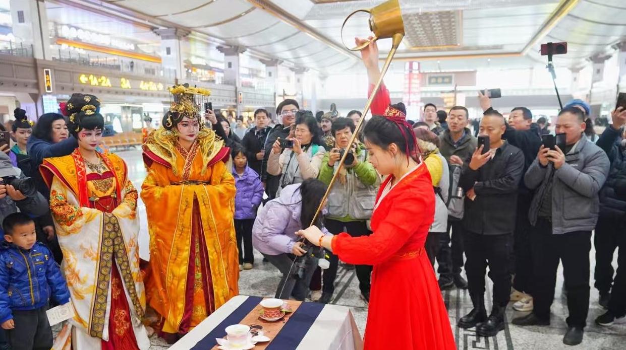 春運首日：西安站啟幕千年文化盛宴溫暖歸途