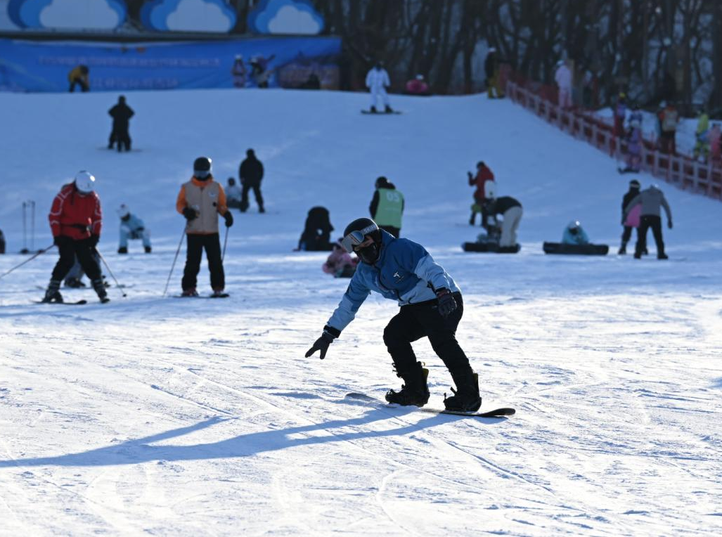 冰雪春天丨文體旅商融合 做足“冰雪+”