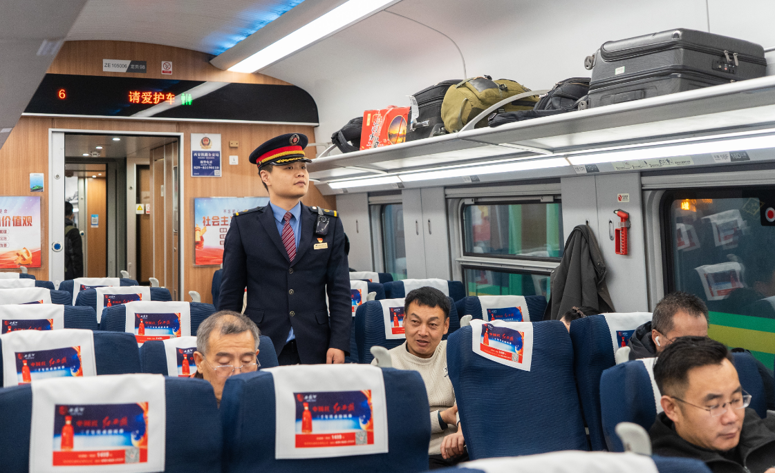 西安至南陽首開“復興號”動車組列車