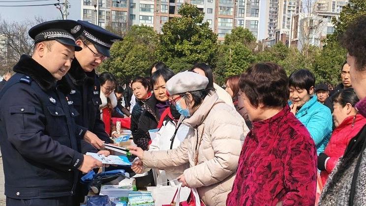 法治春風(fēng)暖南鄭 平安護(hù)航迎新春