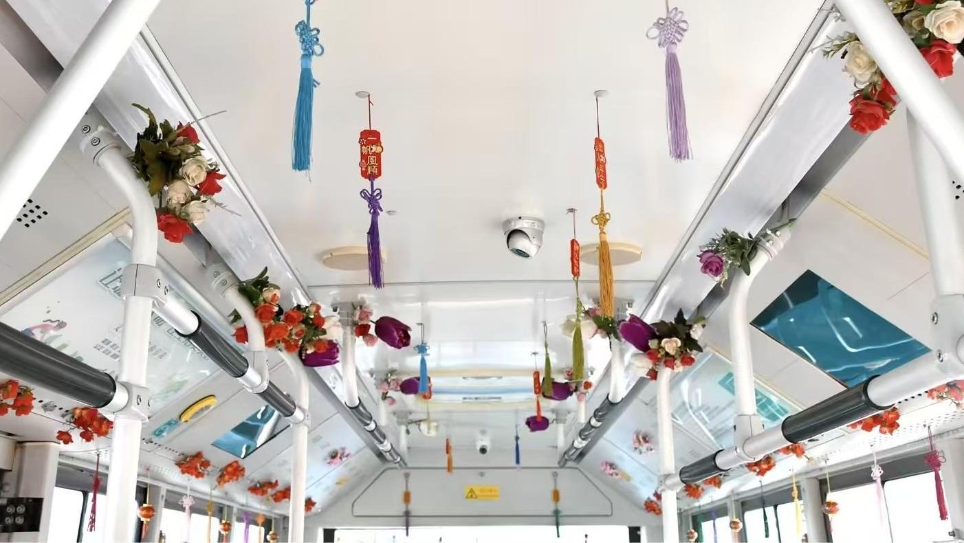 324路公交駕駛員把“春天”搬進車廂