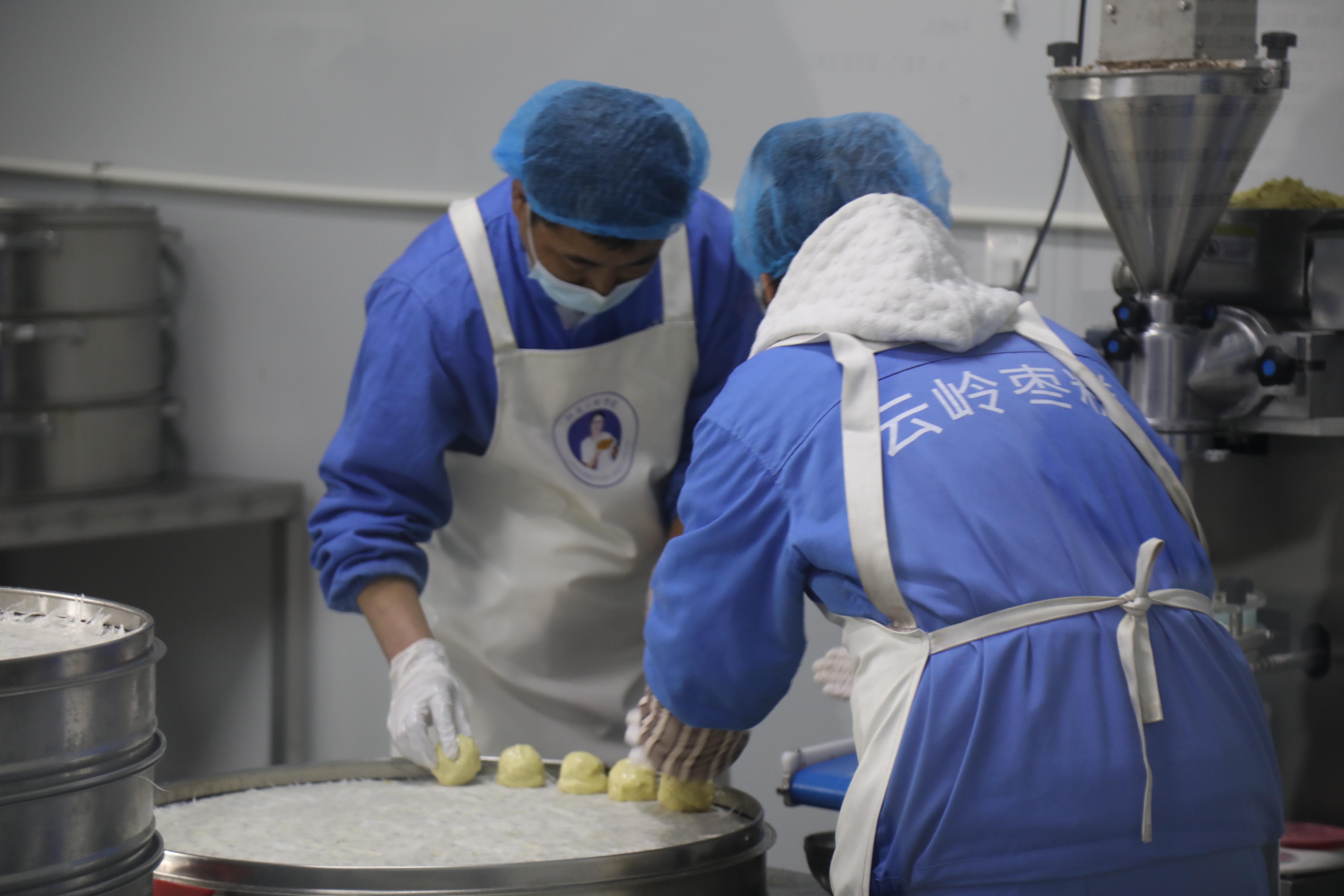 家門(mén)口的“致富車(chē)間”：子長(zhǎng)市社區(qū)工廠托起群眾穩(wěn)穩(wěn)幸福