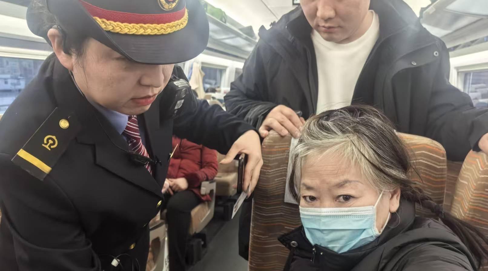 春运首岗绽风采 高铁初心暖归途