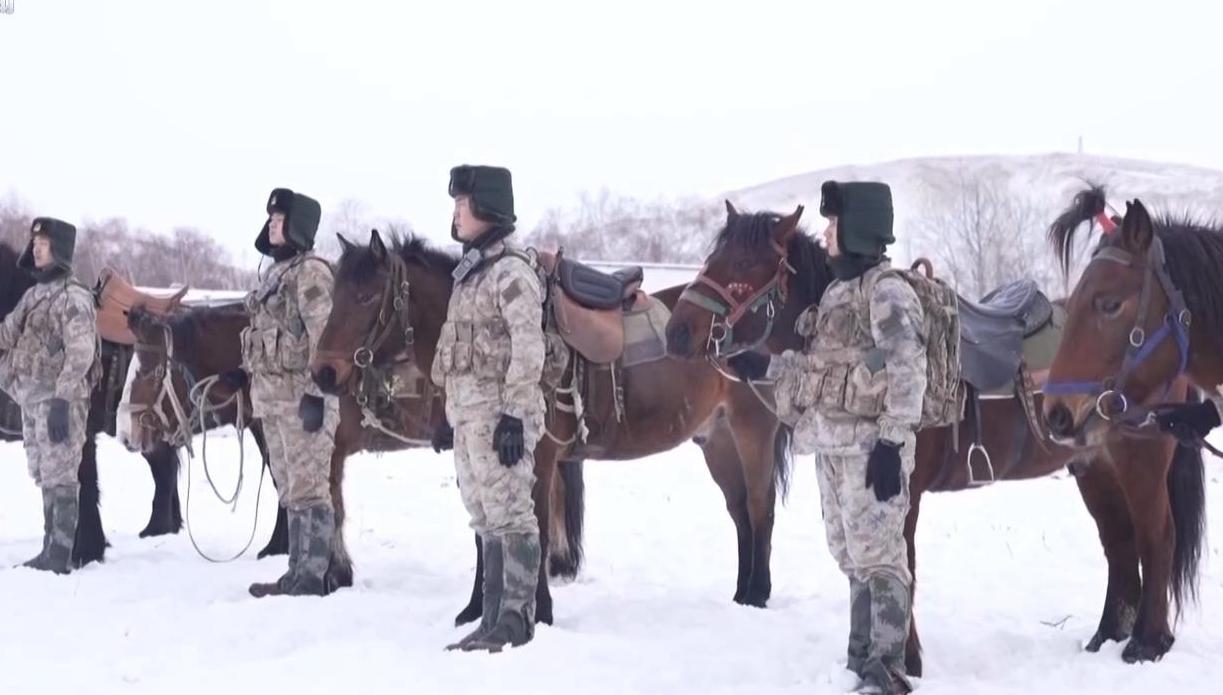 新春走基层丨风雪边关路 战士军马共守祖国边防线