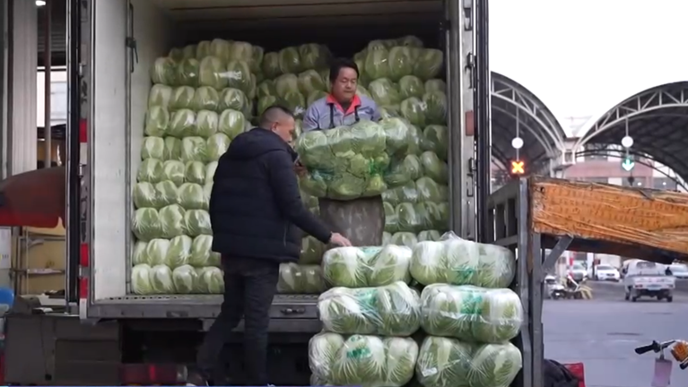 各地多措并举守护市民“菜篮子”供应足、价格稳 喜庆祥和过大年