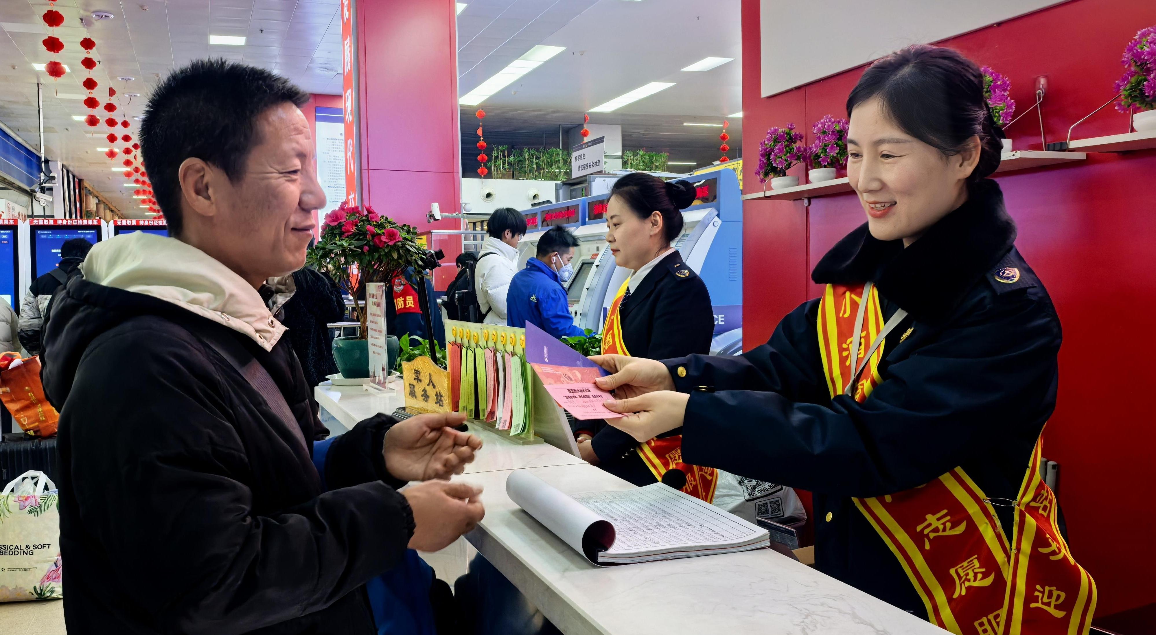 从蛇皮袋到快递单：回家的行李越来越轻