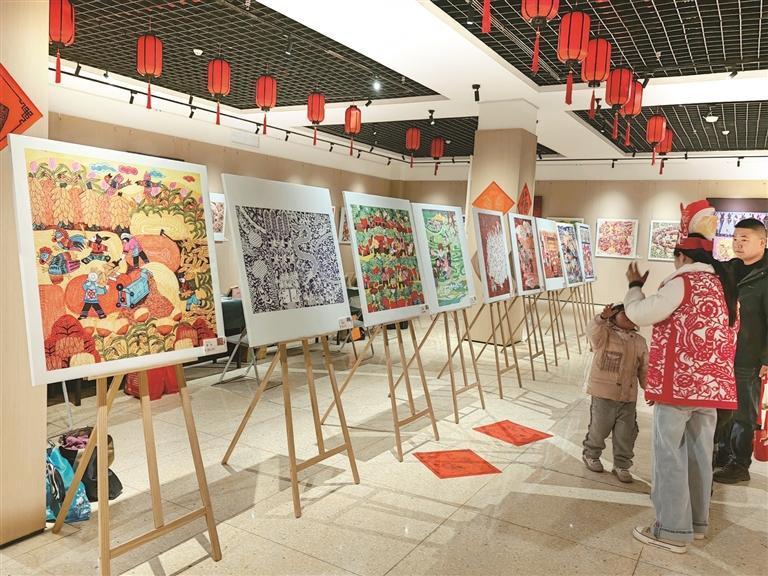 农民画展勾勒新春好图景