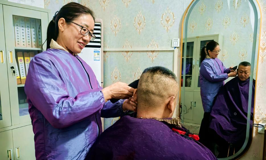 曹少侠：方寸理发屋，十年矿山情