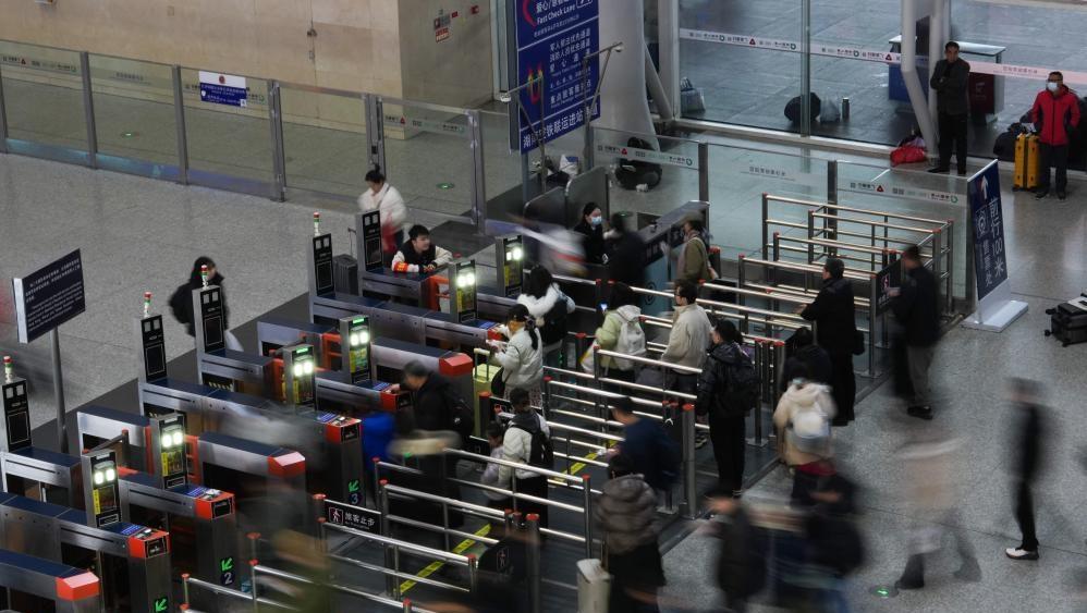 长沙南站设立务工人员工具免费寄递服务点