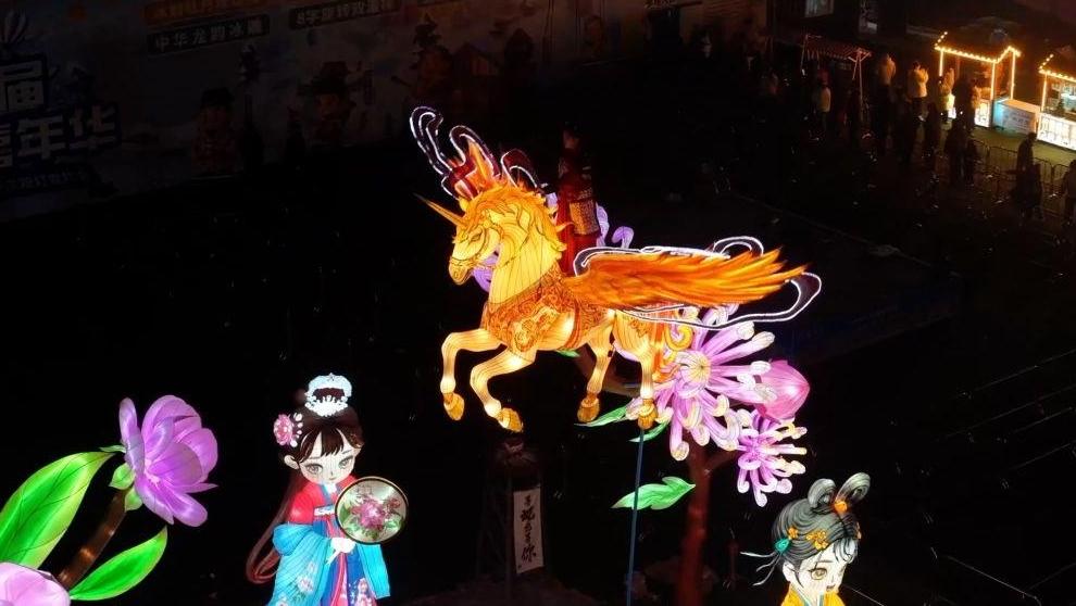 新华视点｜春节临近年味浓 烟火气里迎新春