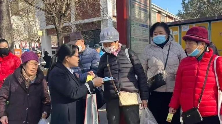 反诈宣传进集市中行铜川朝阳路支行开展主题宣传活动