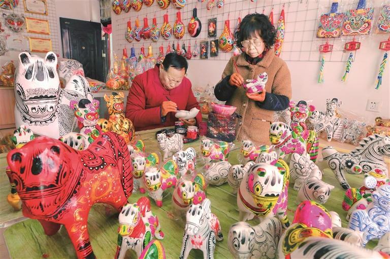 凤翔泥塑骏马迎春