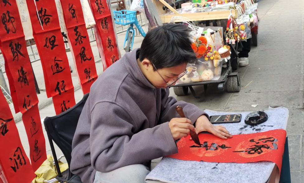 专属年味定格新春，志愿服务传递温暖