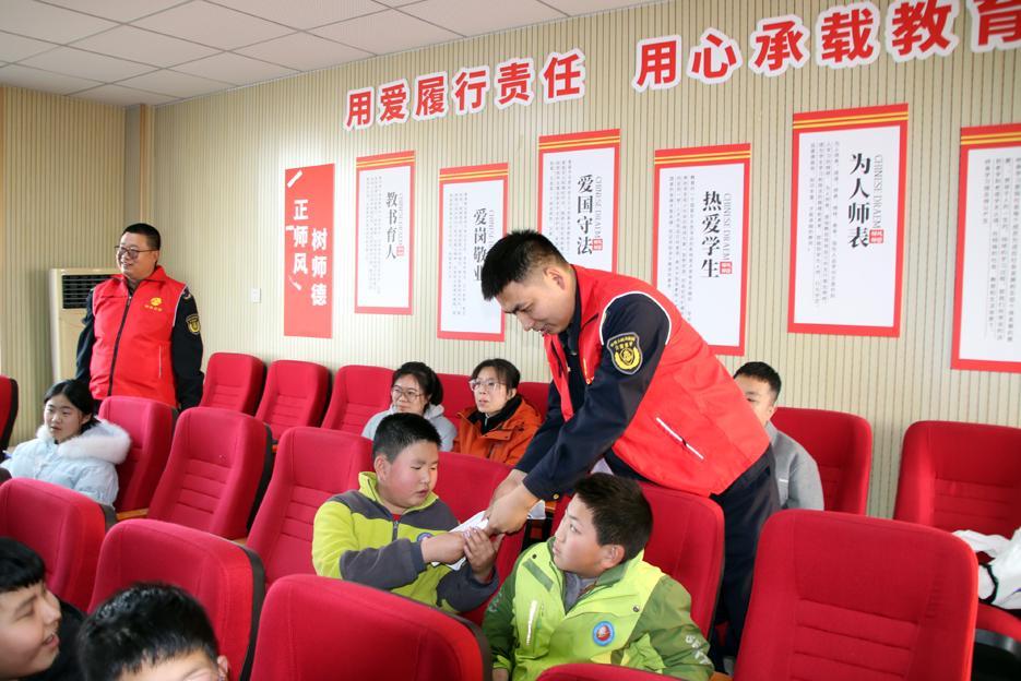 开学第一课！高速安全知识进校园 爱心护航助成长