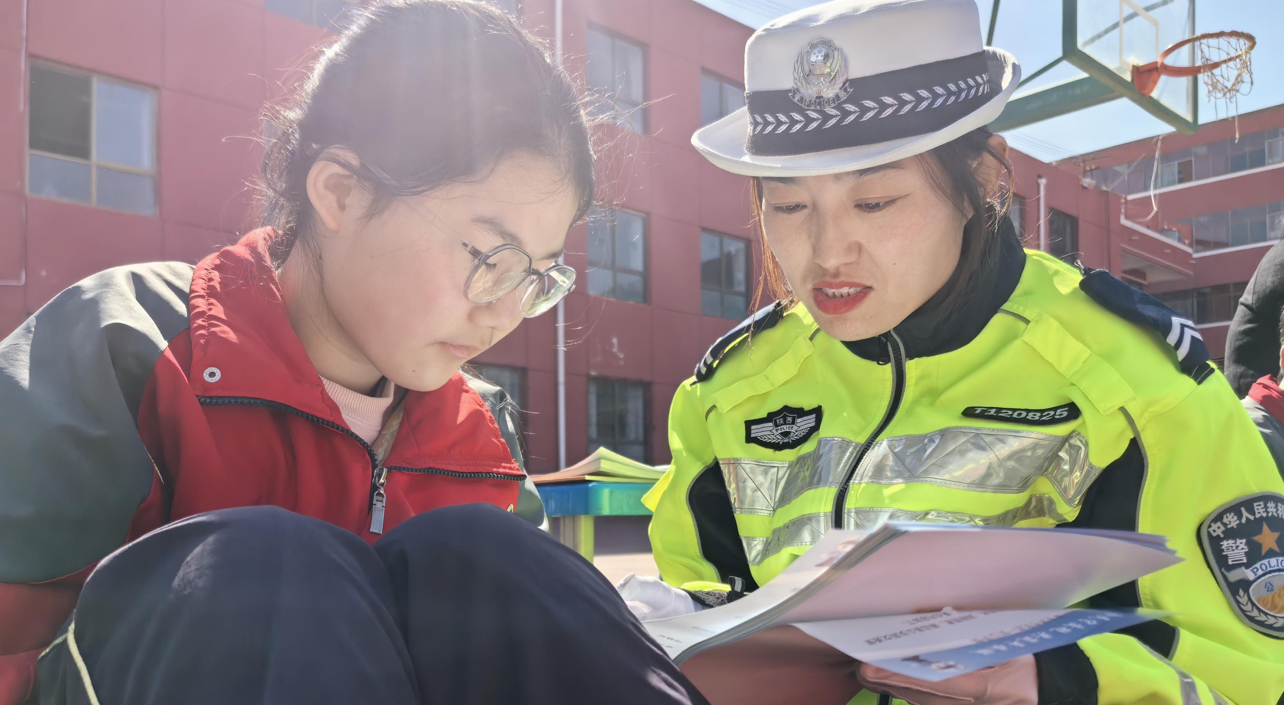 靖边公安交警进校园  文明出行伴成长